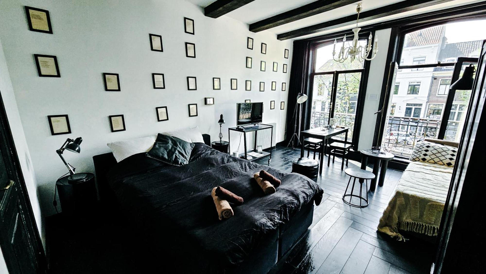 The Black Beauty Private Studio With Canal View From 1799 Amsterdam Bagian luar foto