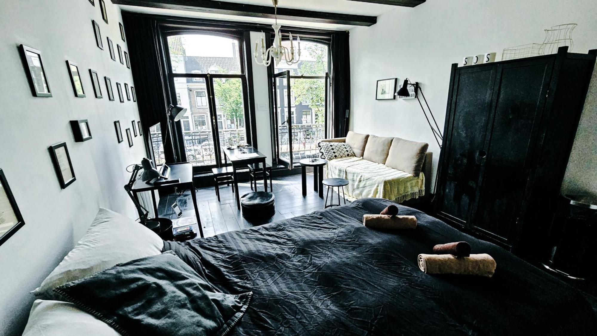 The Black Beauty Private Studio With Canal View From 1799 Amsterdam Bagian luar foto